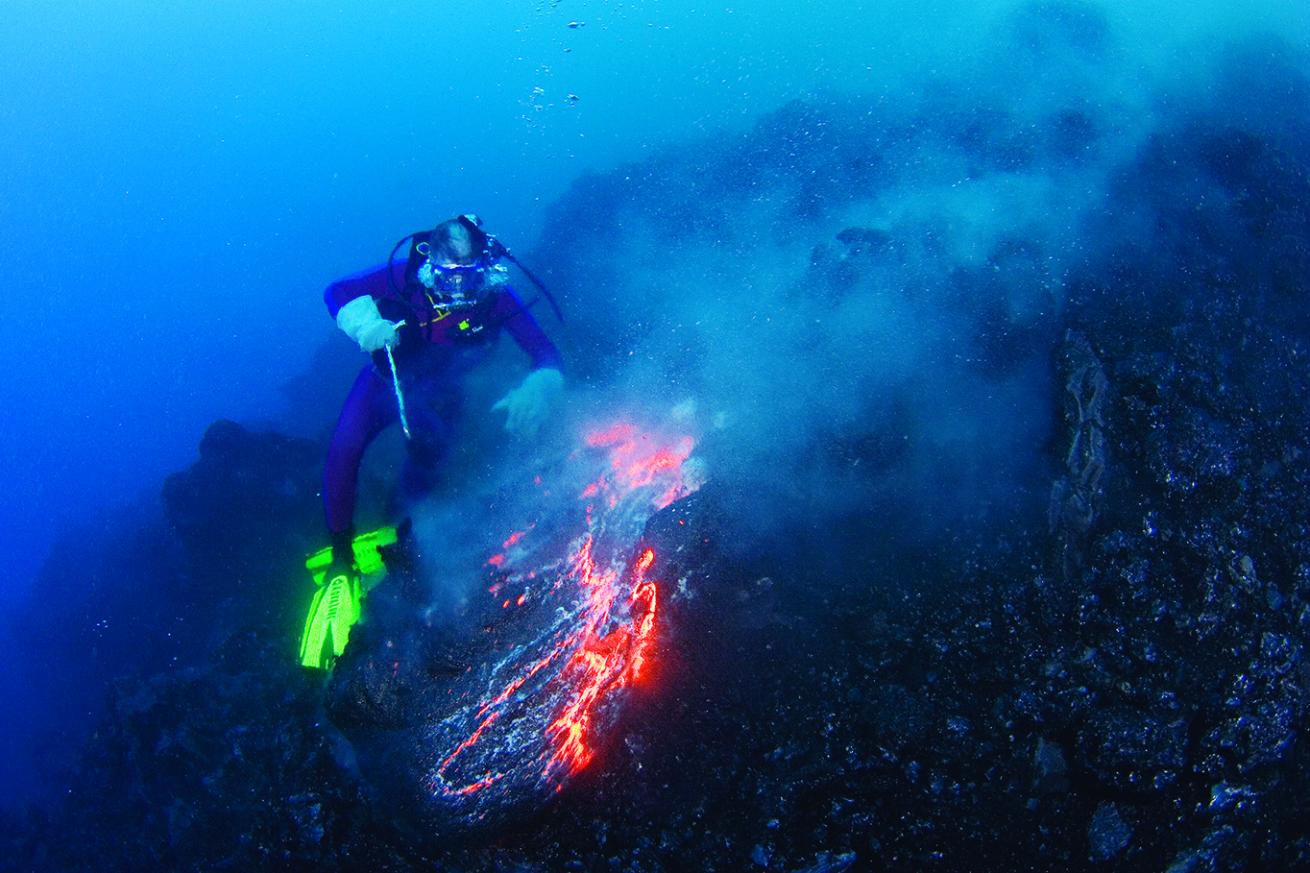 scuba diving the Hawaiian volcanoes 