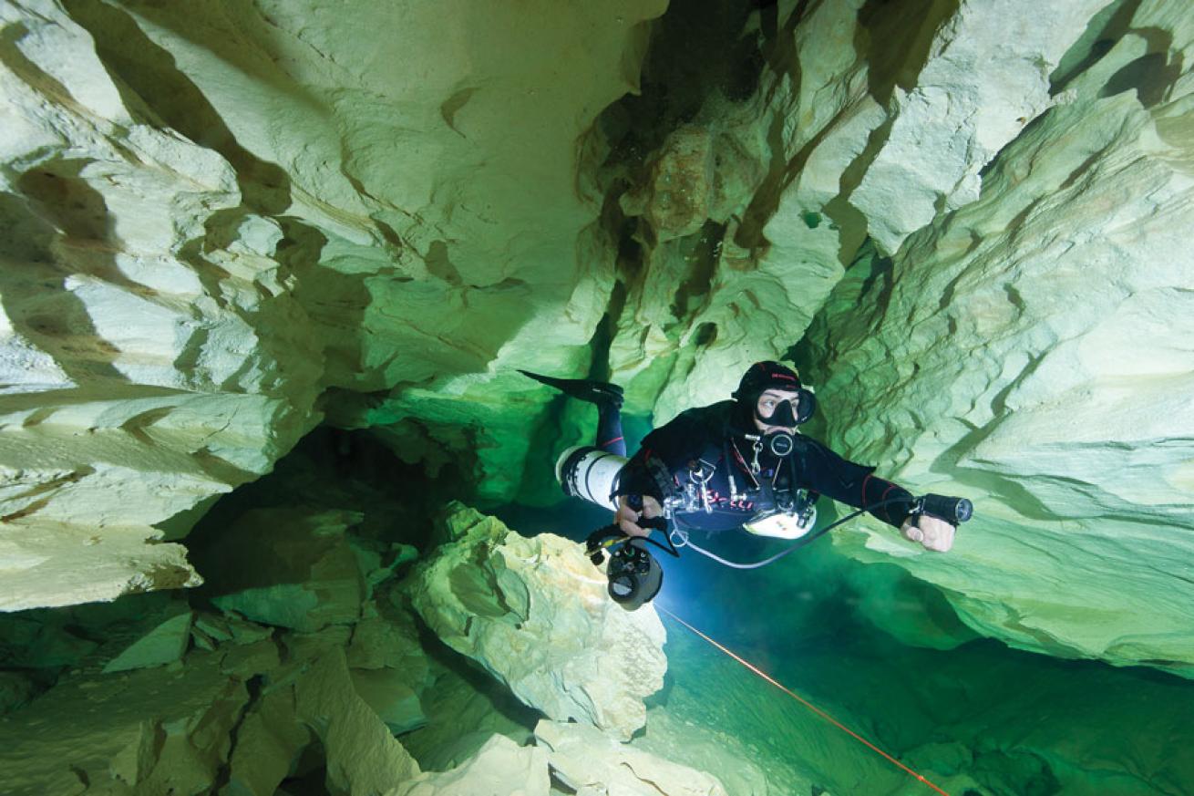 scuba diving Olwolgin Cave in Western Australia