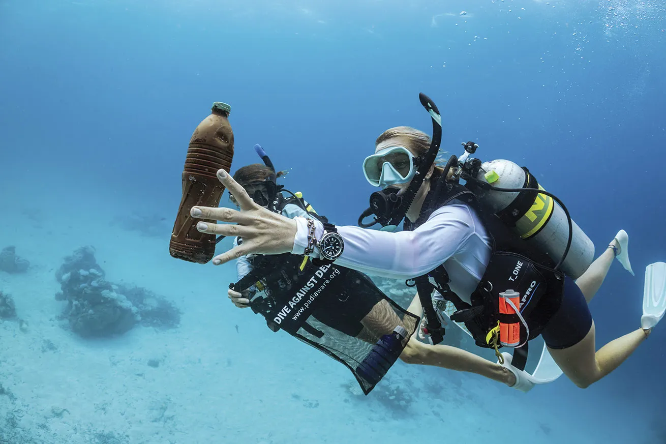 a diver participating in dive against debris underwater cleanup