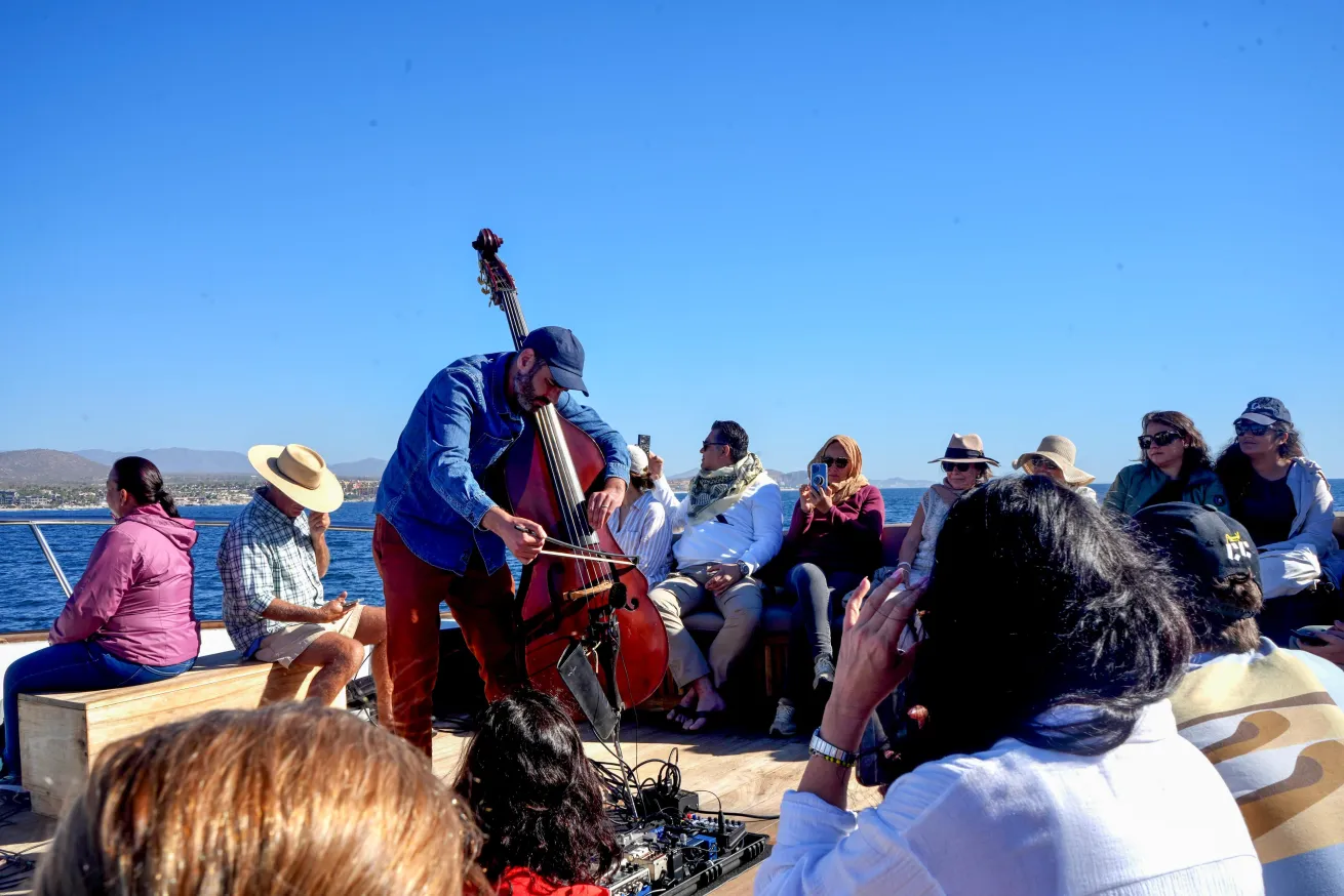 Stevenson performs a live concert on board with the public. 
