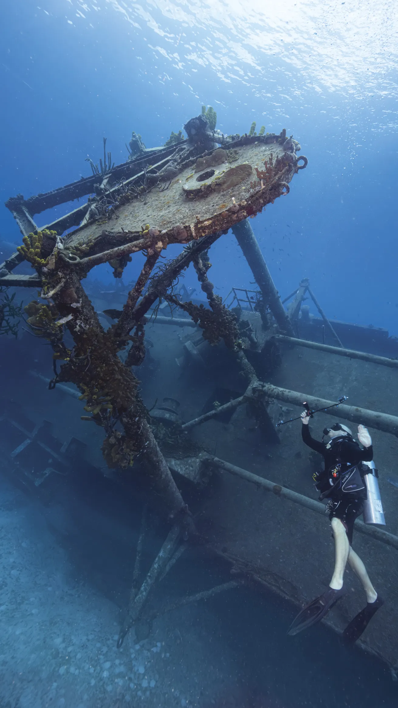 a scuba diver captures video of the *USS Kittiwake* using two GoPros.