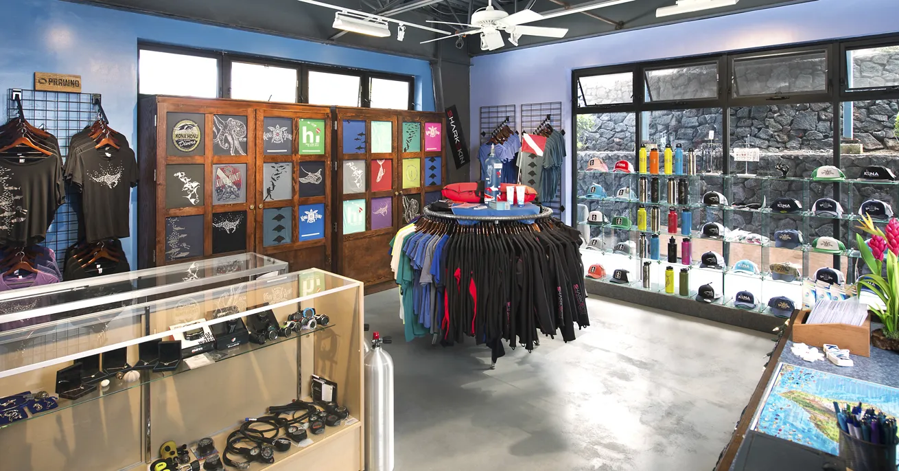 Hawaii’s Kona Honu Divers offers rental gear and training that impressed readers.