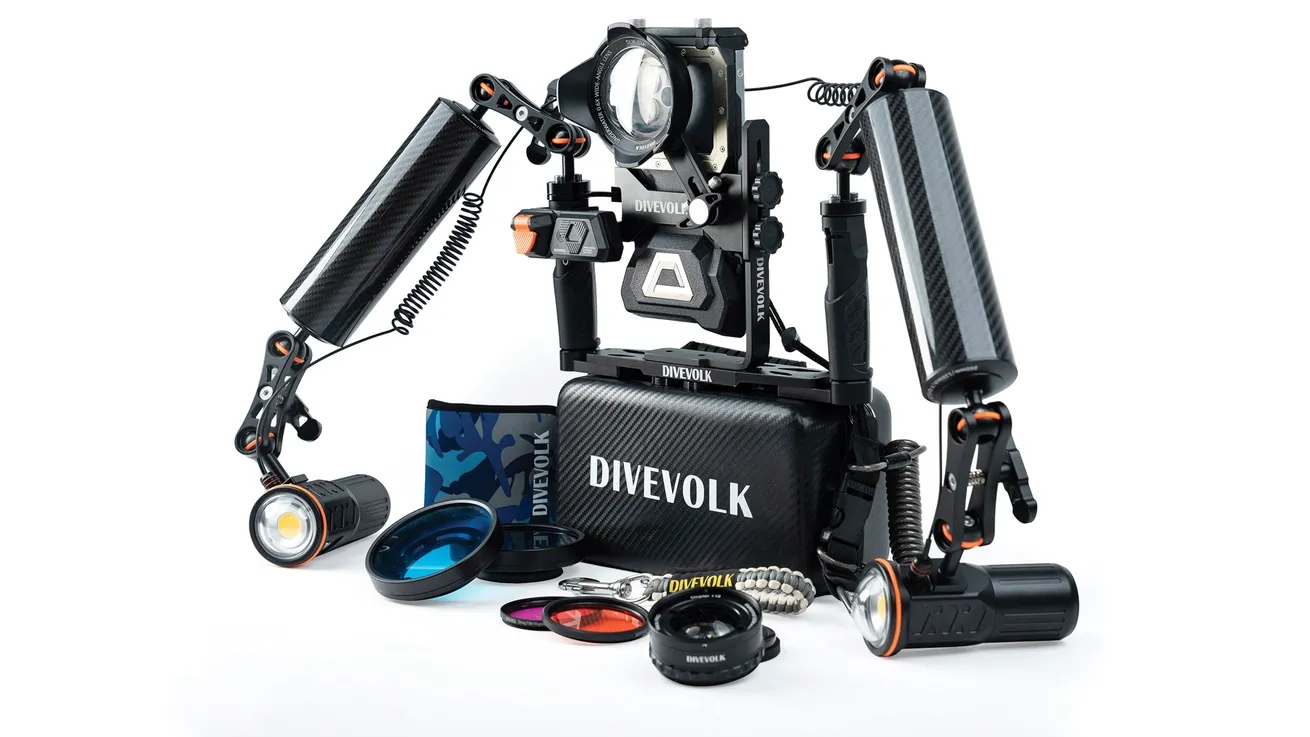 DIVEVOLK SeaTouch 4 Max Plus Almighty Kit with smartphone housing, tray, float arms, and dual video lights