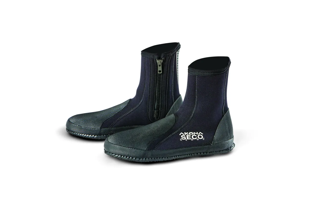 Akona Seco Boots scuba gear