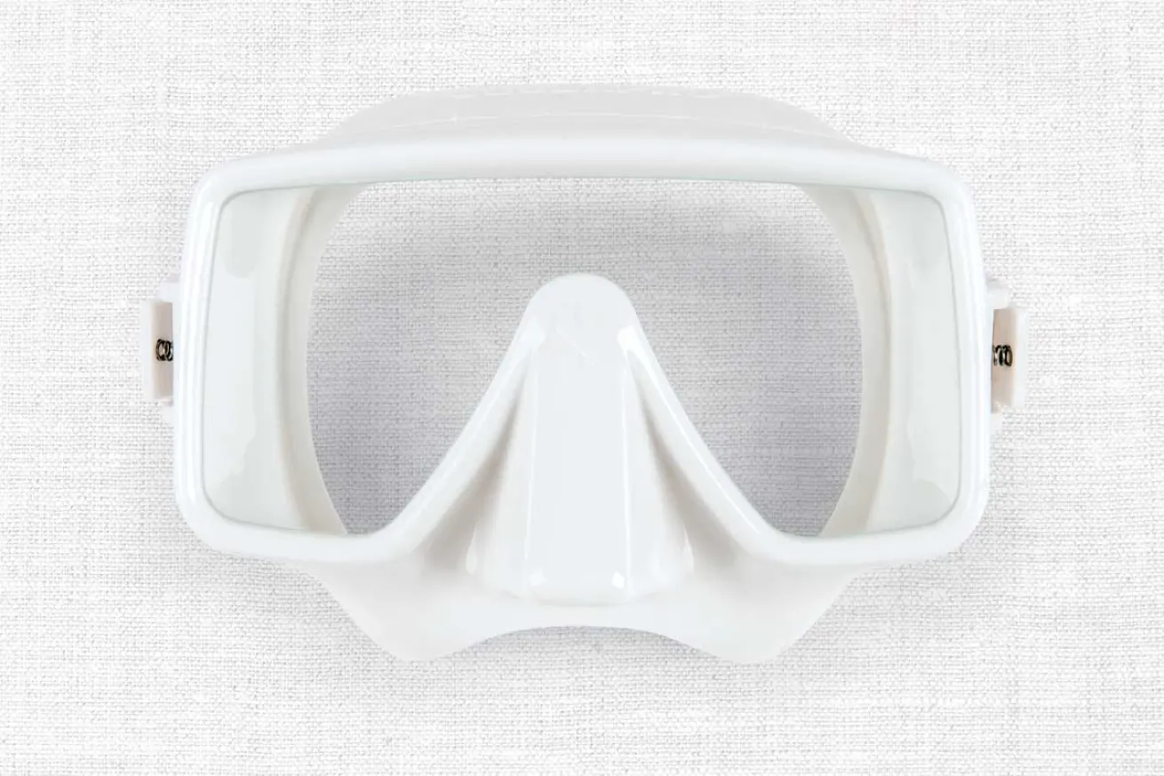 scuba mask