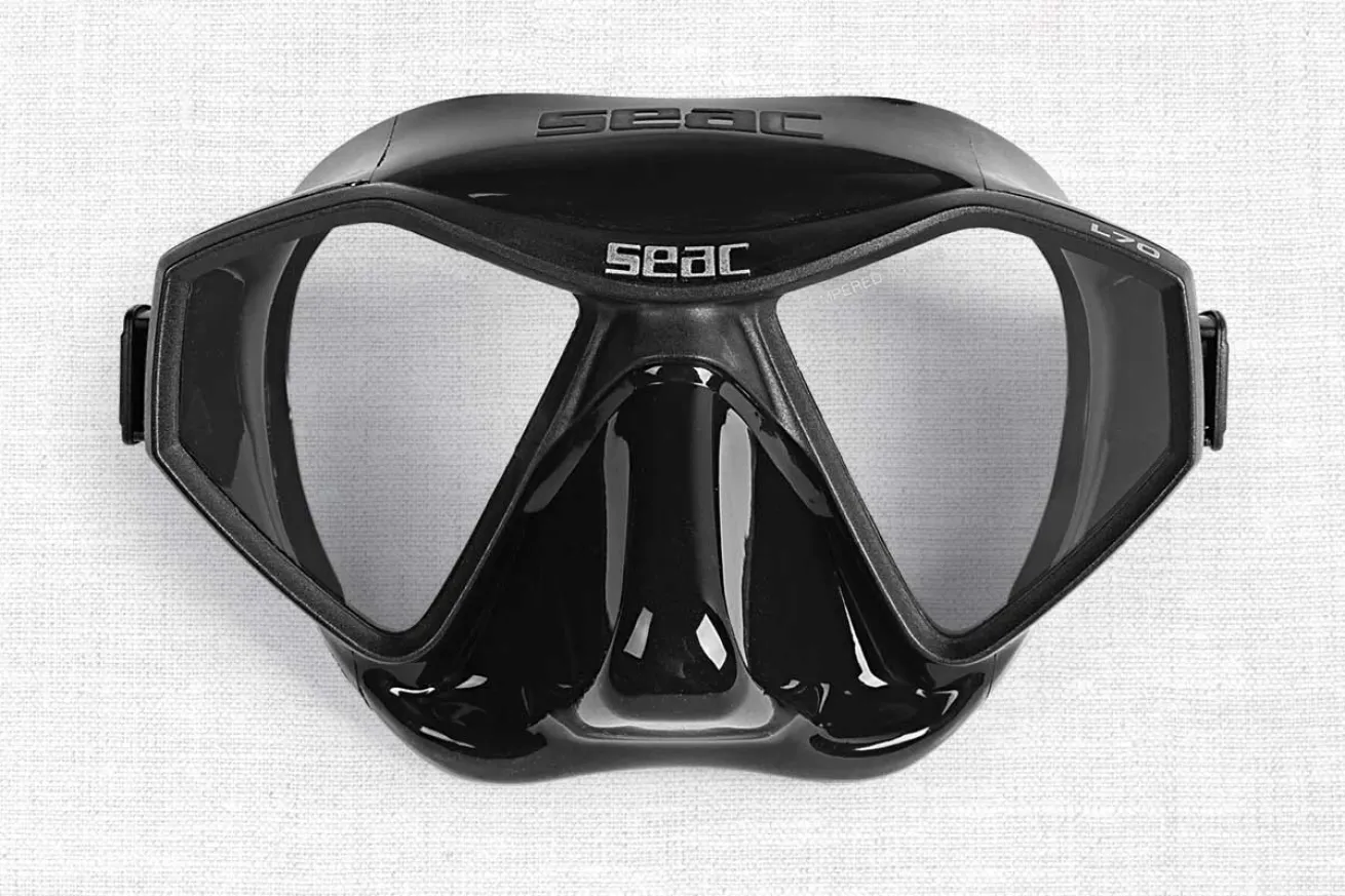scuba mask