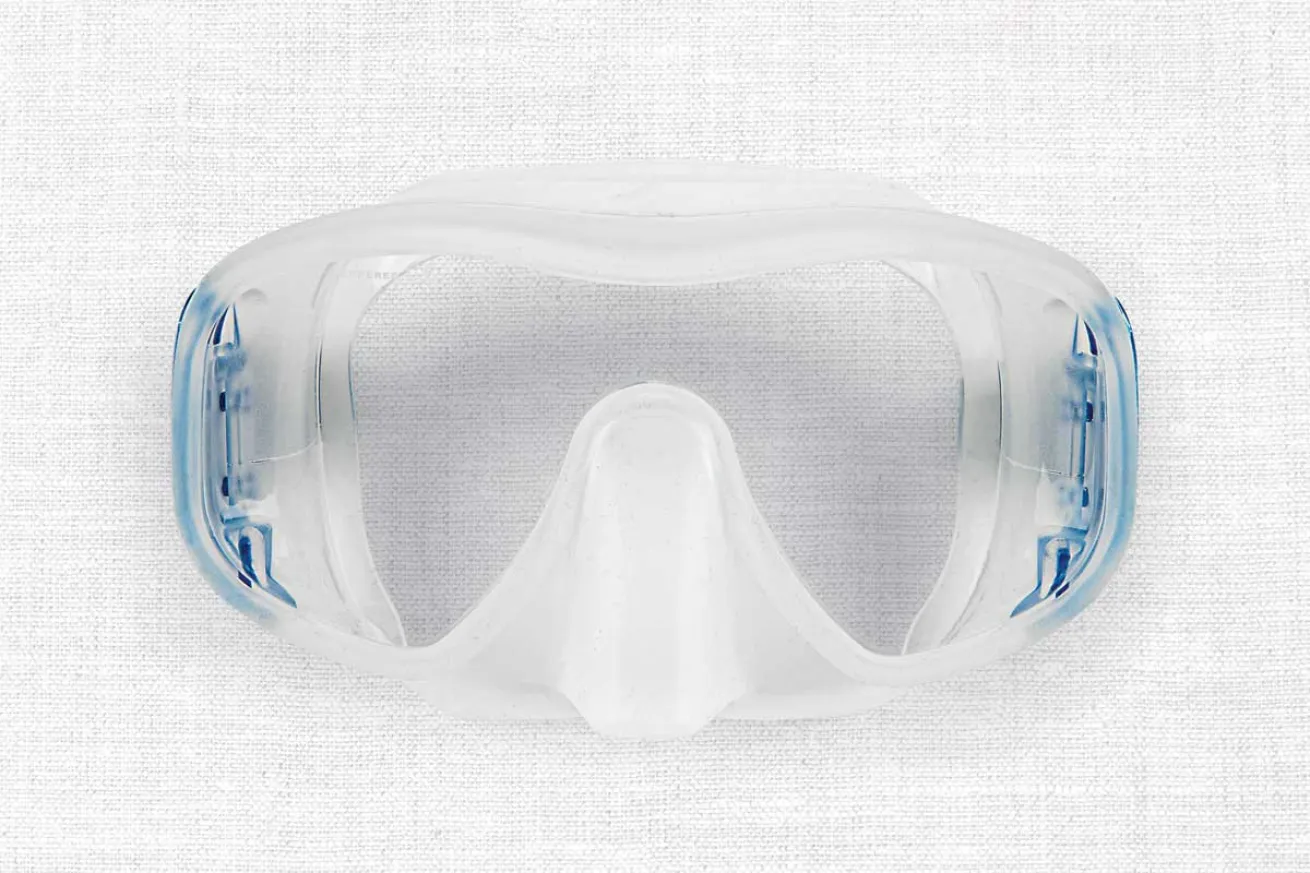 scuba mask