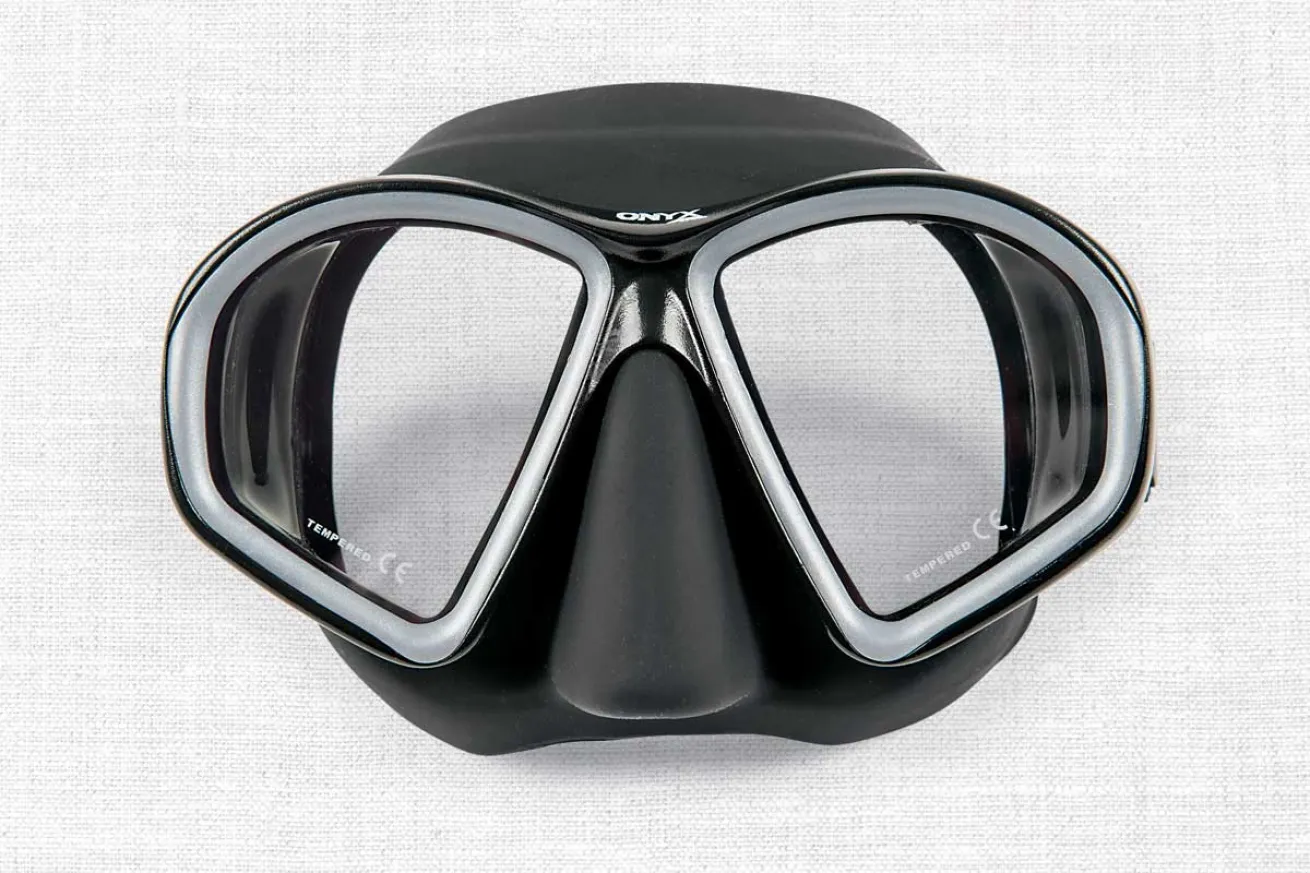 scuba mask