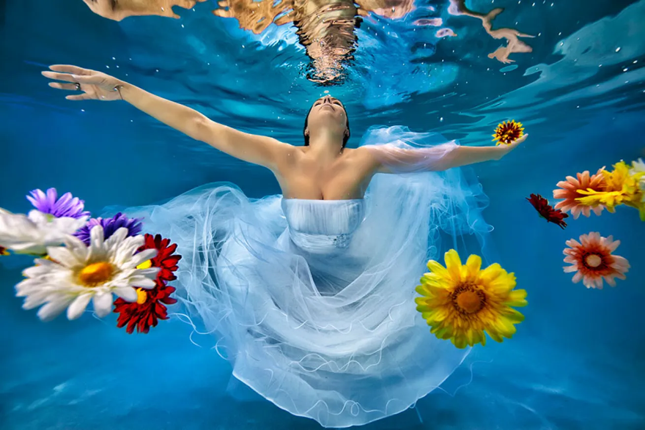 trash the dress underwater photos
