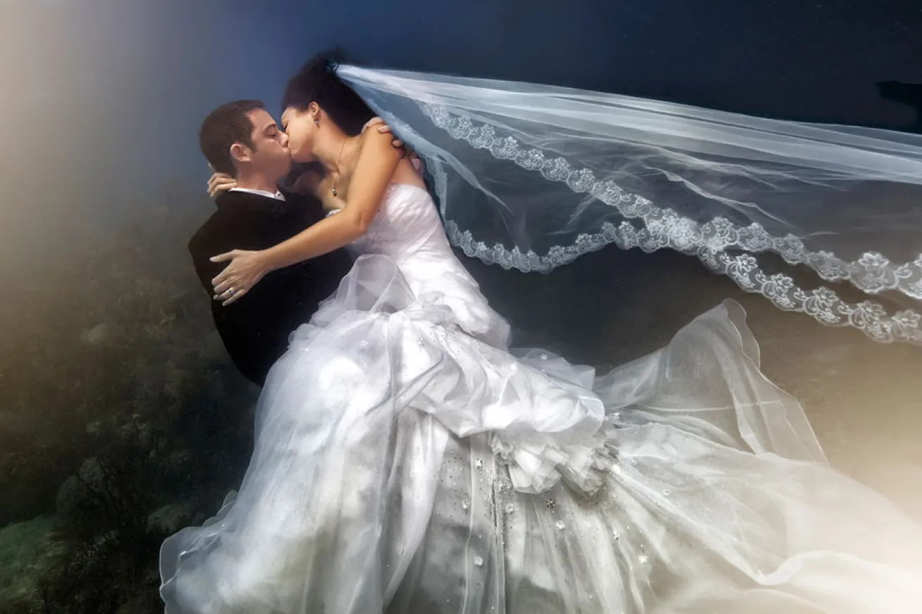 trash the dress underwater photos