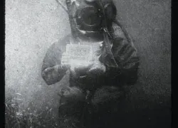first-underwater-photo-ever-taken.jpg.webp