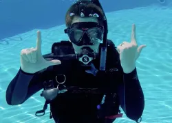 funny scuba hand signals