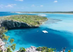 deans-blue-hole-bahamas-shutterstock-lora-b.jpg.webp