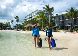 flkeys-islamorada-postcard-inn-snorkelers-benz_scd.jpg.webp