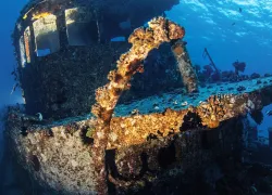 guide-to-diving-oahu-navy-tug-.jpg.webp