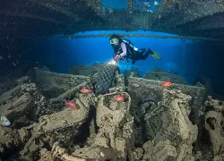 thistlegorm-diver-motorcycles-shutterstock-levent-konuk.png.webp