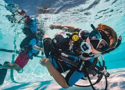 youth-male-diver-in-pool-KARL-SHREEVES-PADI.jpg.webp