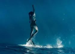 zandi-underwater-jacki-bruniquel.jpg.webp