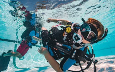 youth-male-diver-in-pool-KARL-SHREEVES-PADI.jpg.webp