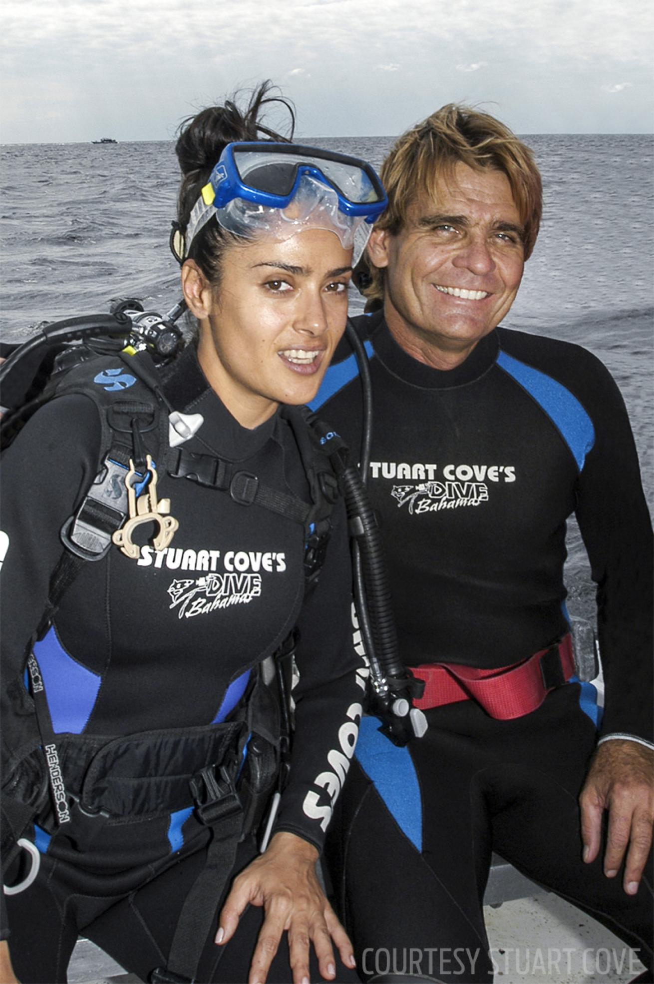 Salma Hayek and Stuart Cove filming Into the Blue in the Bahamas