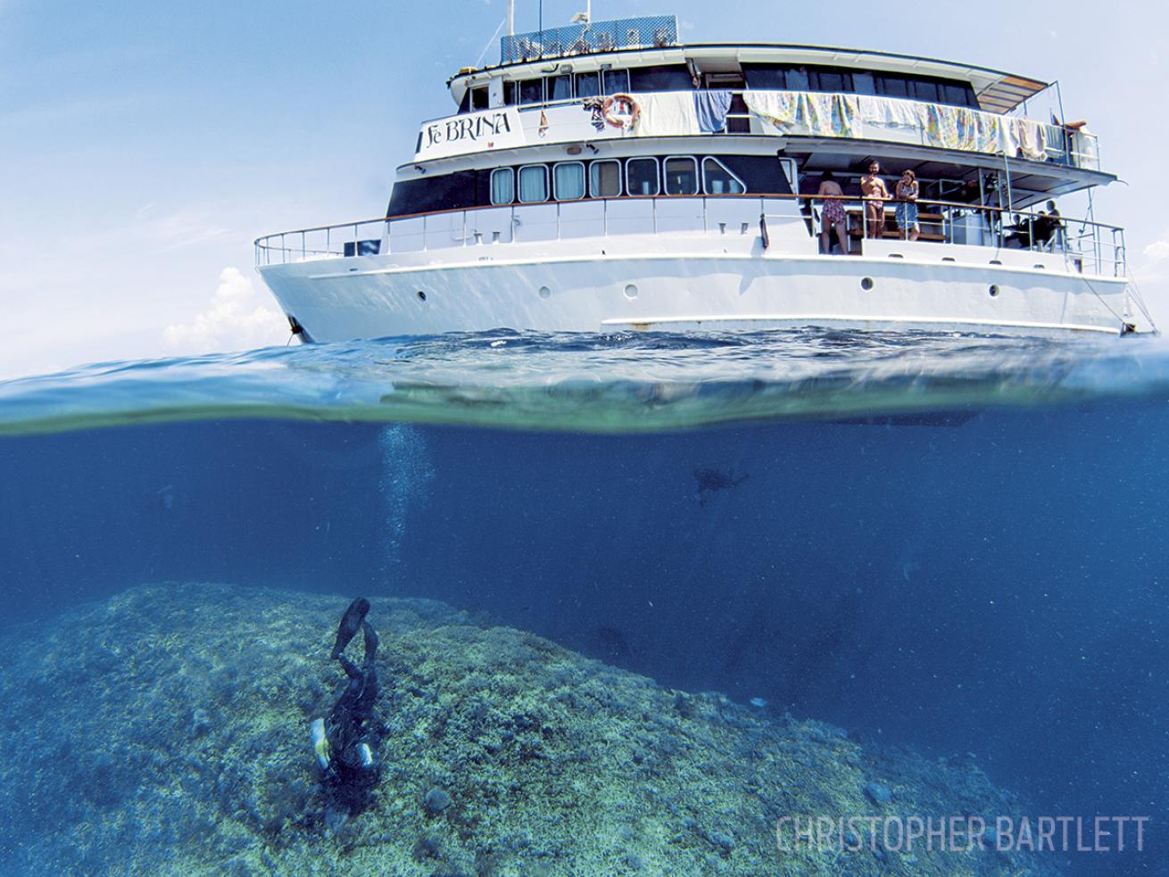 scuba diving Papua New Guinea by liveaboard