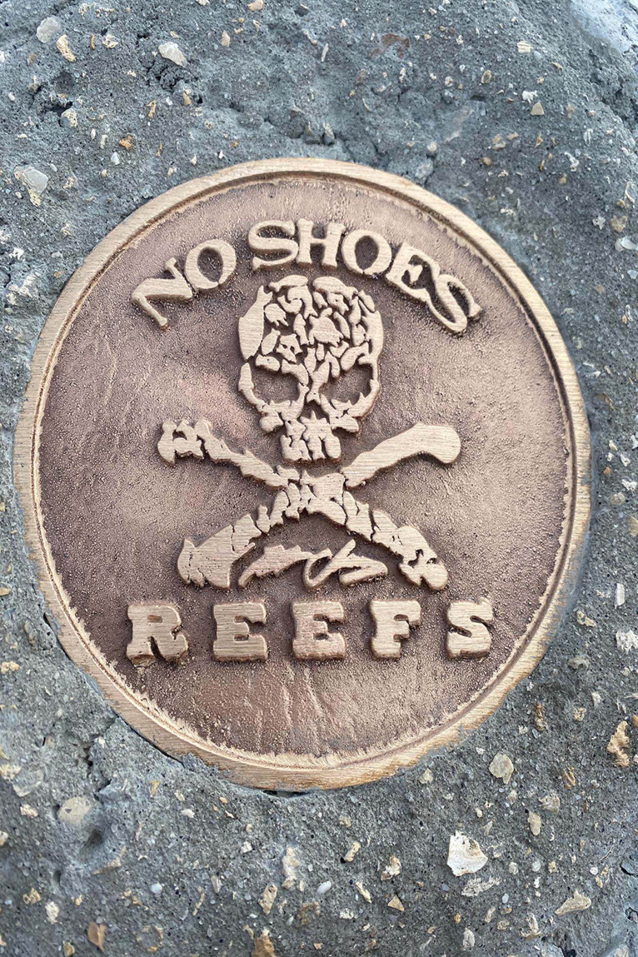 No Shoes Reefs logo