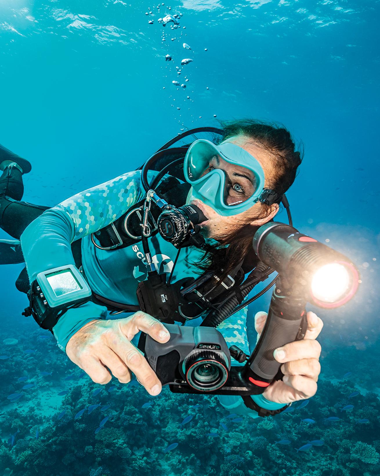 Diver with SeaLife camera