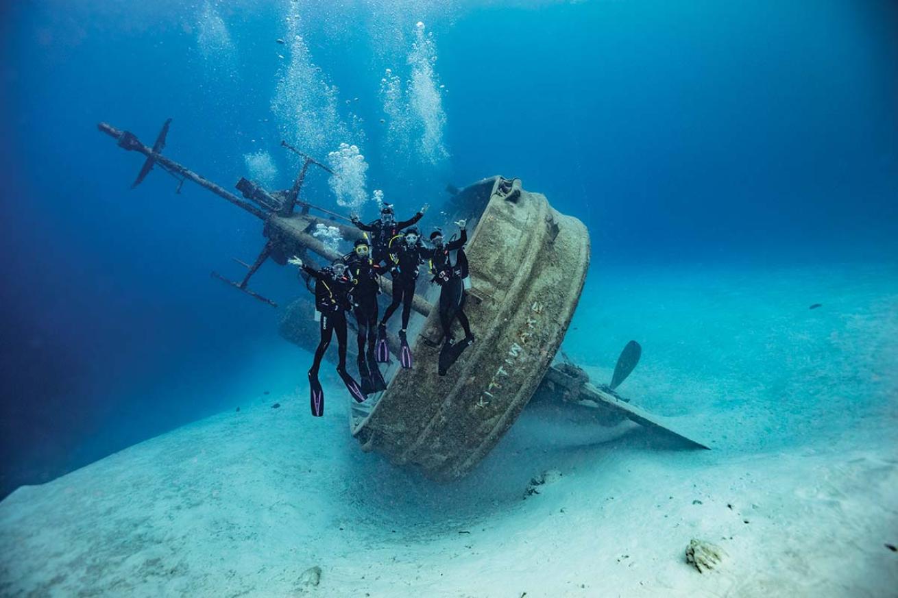 Divers with Kittiwake shipwreck