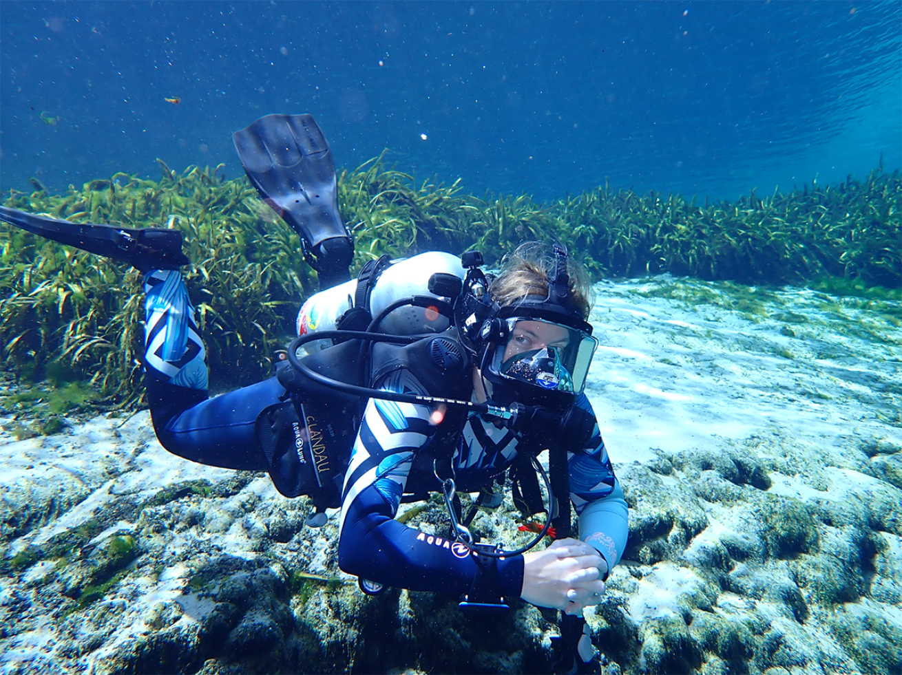 Diver using full face mask