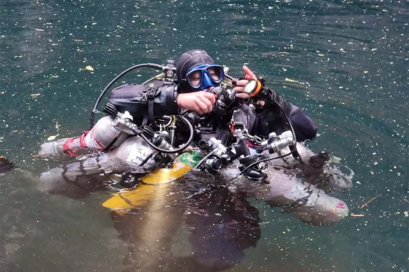 Diver preparing on the topside of the sea.