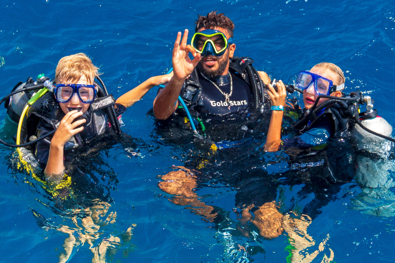 Kids learning to scuba dive