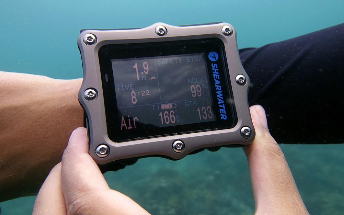 Dive computer on wrist underwater