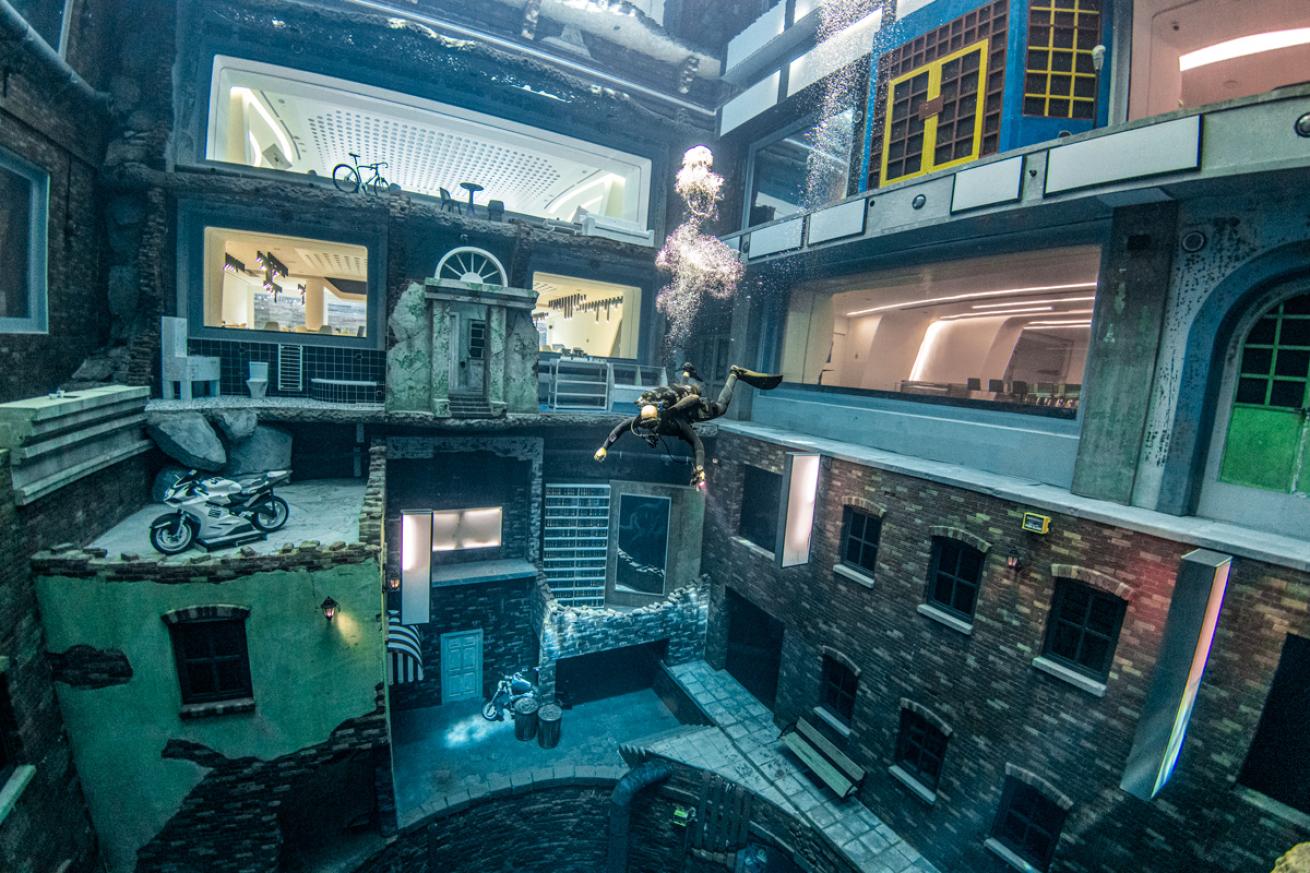 The pool is filled with entertaining installations built for divers.