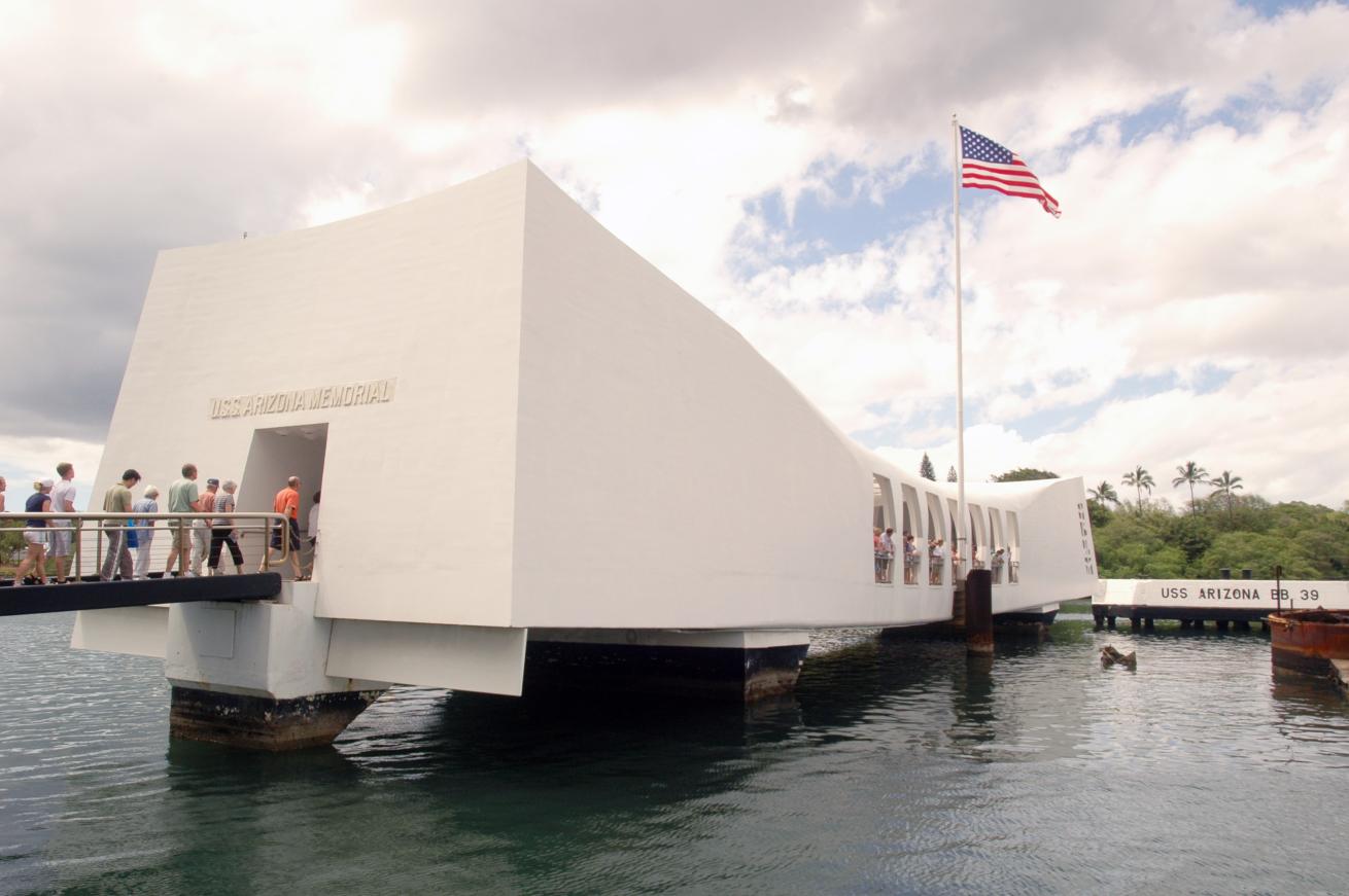 uss Arizona memorial hawaii shipwreck world war II pearl harbor