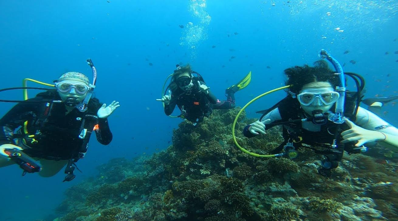 The Espinosa family poses underwater.