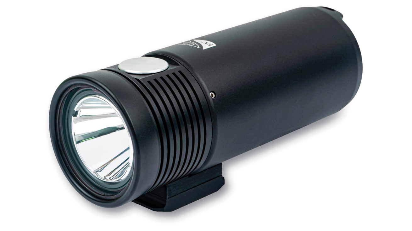 Meticulously engineered dive light designed for demanding dives