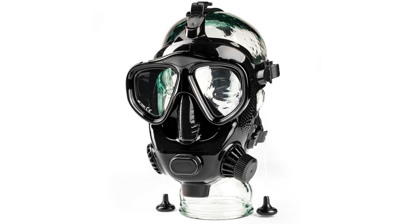 Full-face design minimizes jaw fatigue and exposure