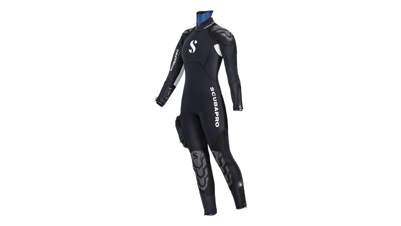 Integrated zippered thigh pocket provides easy-to-access stowage