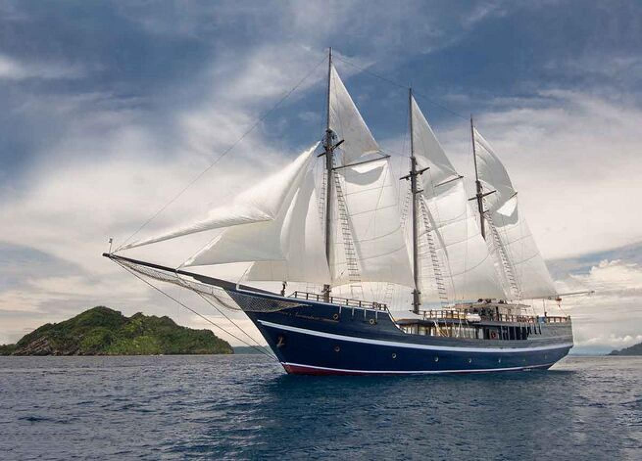 Dewi Nusantara scuba diving liveaboard