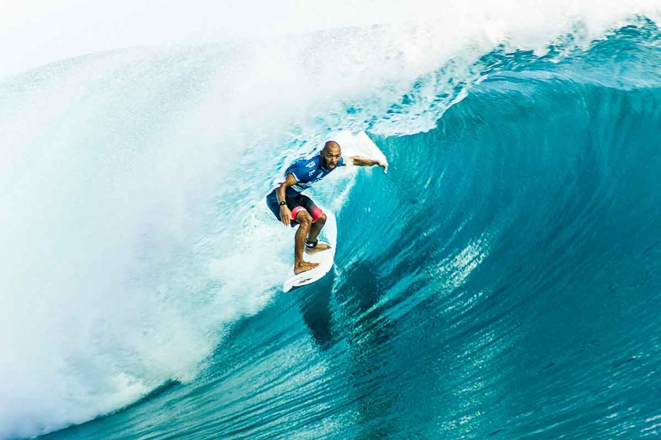 surfing french polynesia