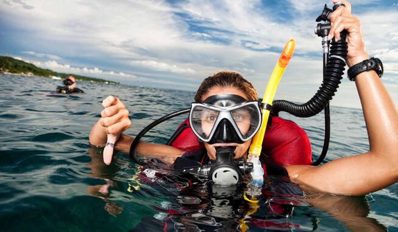Once you’ve made sure you and your buddy are ready to dive, signal to descend.
