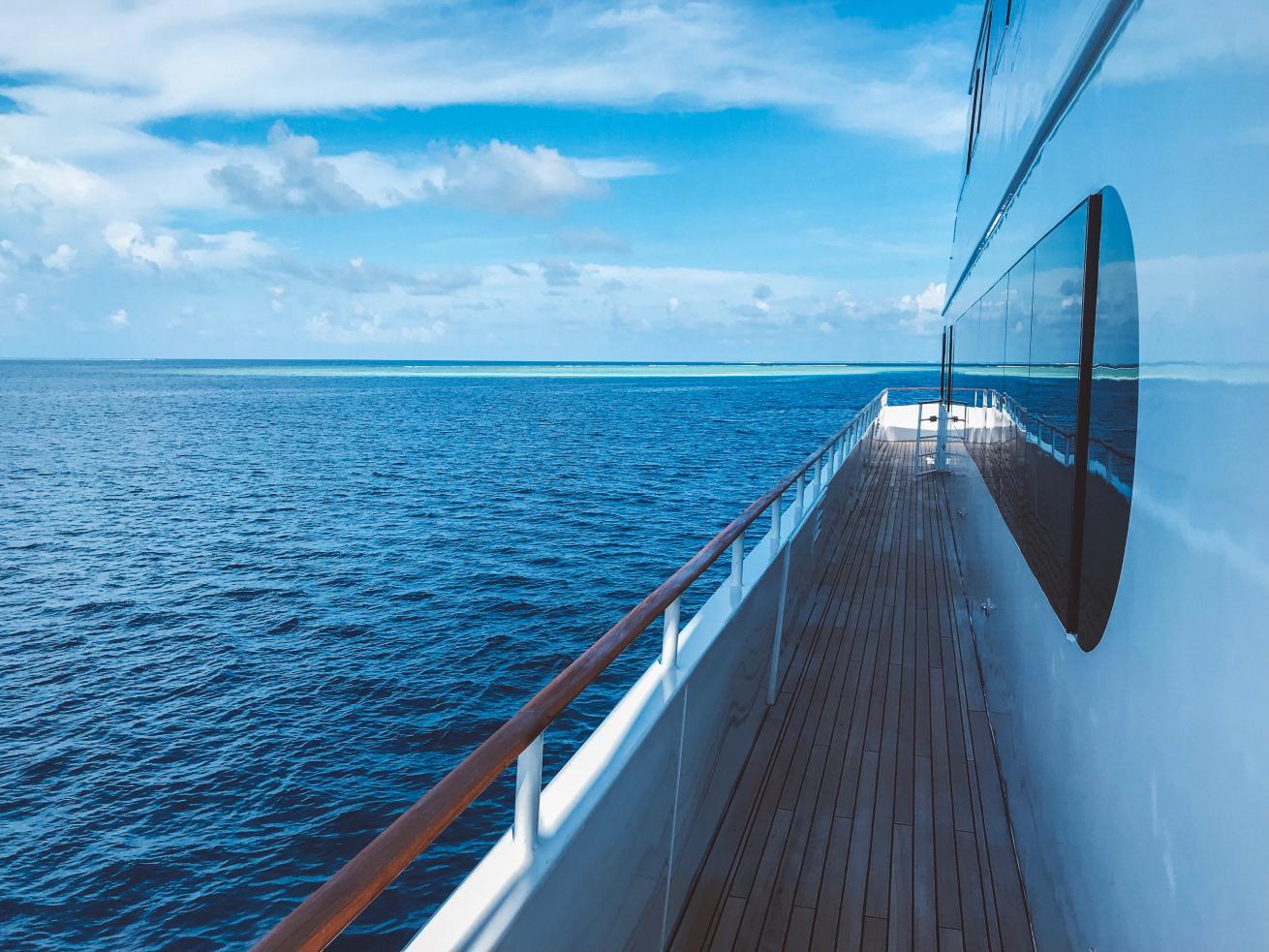 four seasons liveaboard