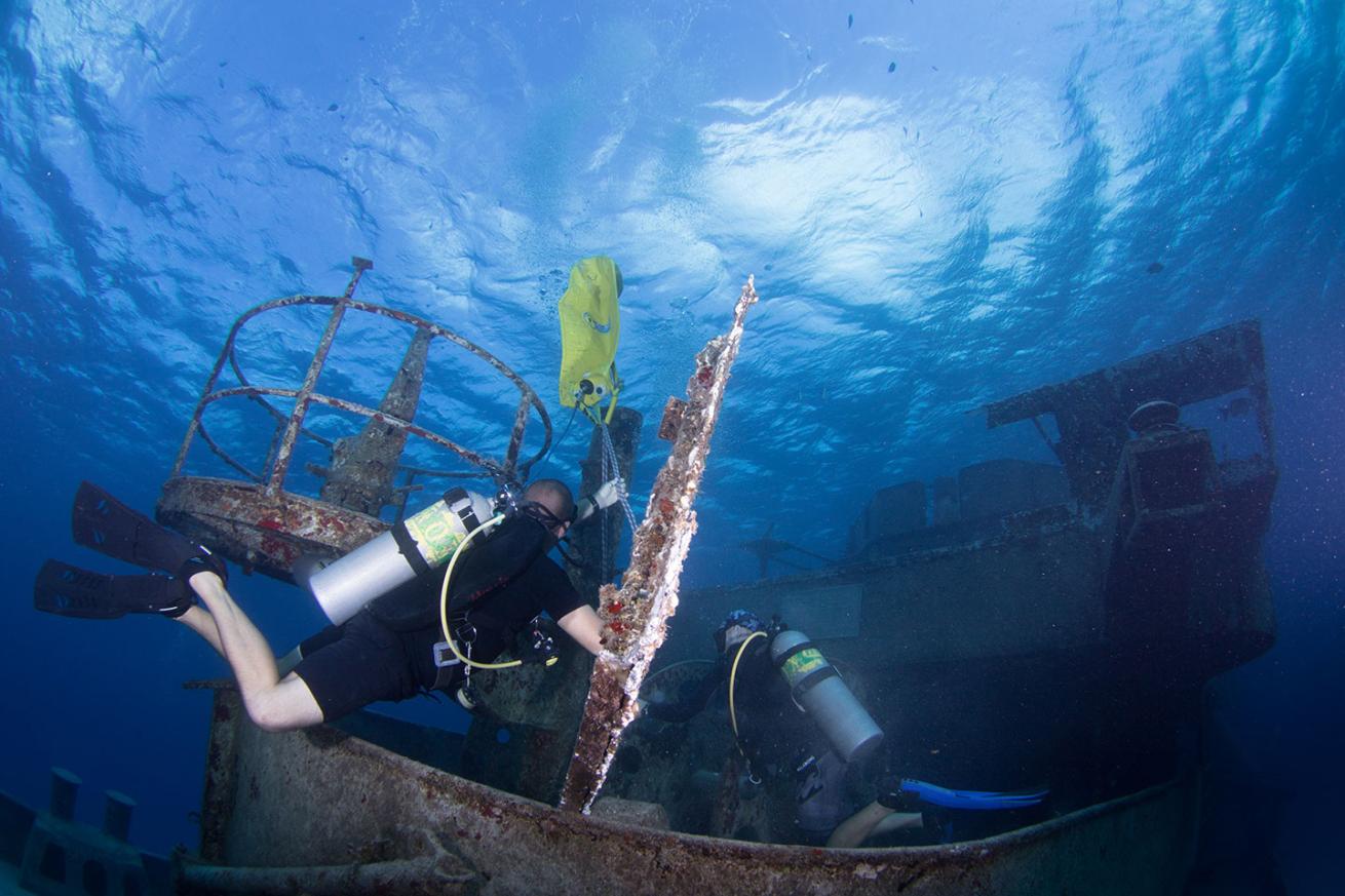 removing one of Kittiwake's damaged panels