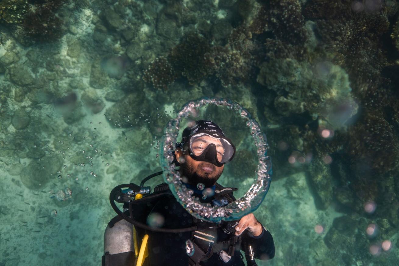 a diver blowing a bubble ringt