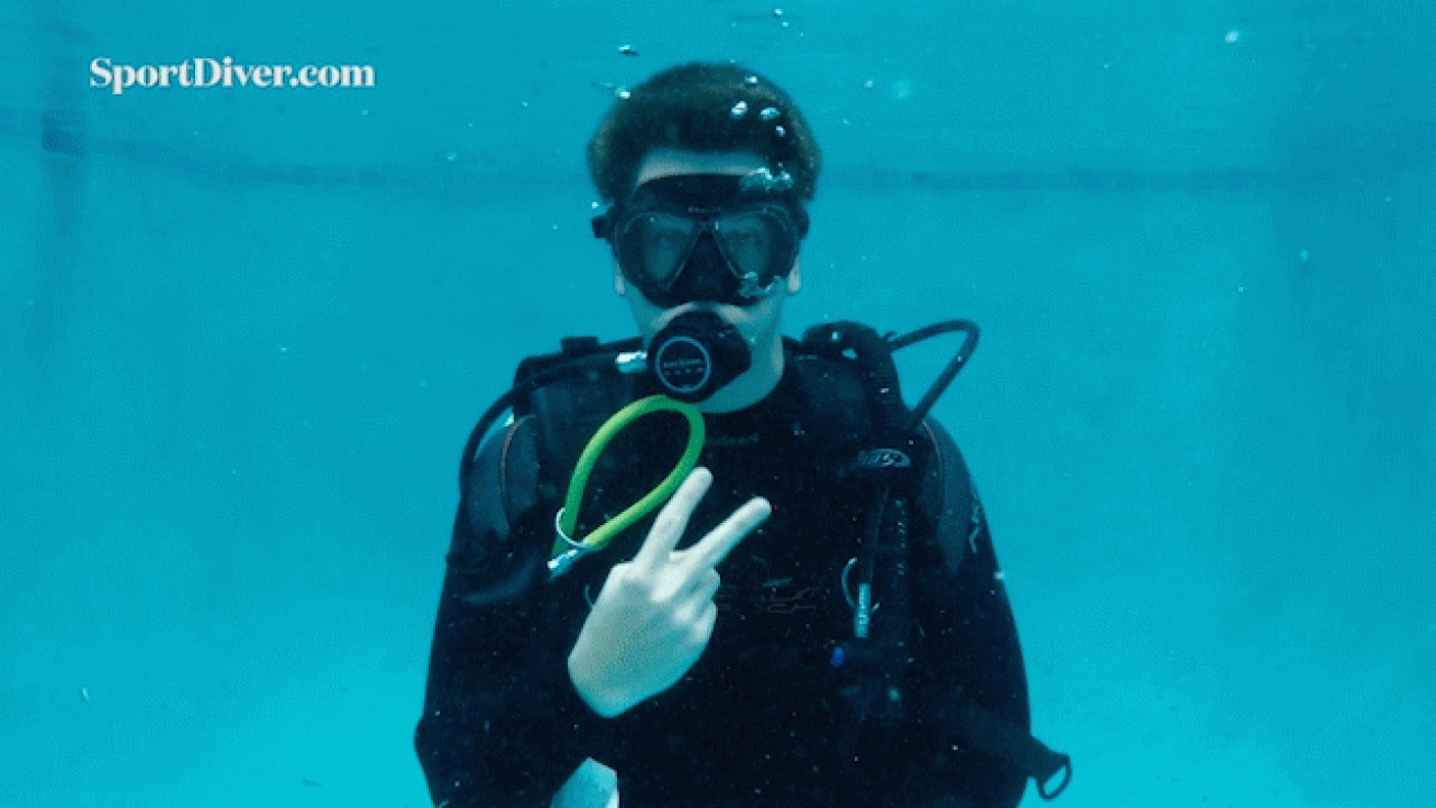 scuba diving hand signals