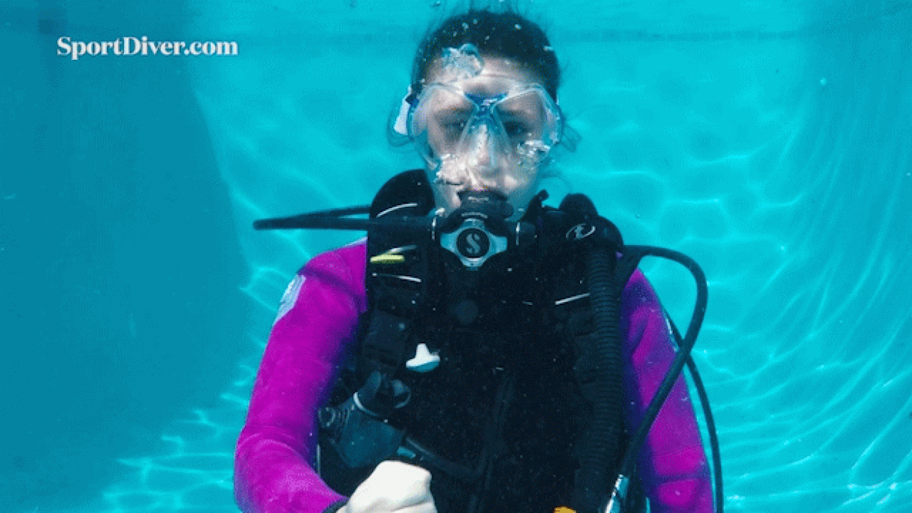 scuba diving hand signals Low on Air
