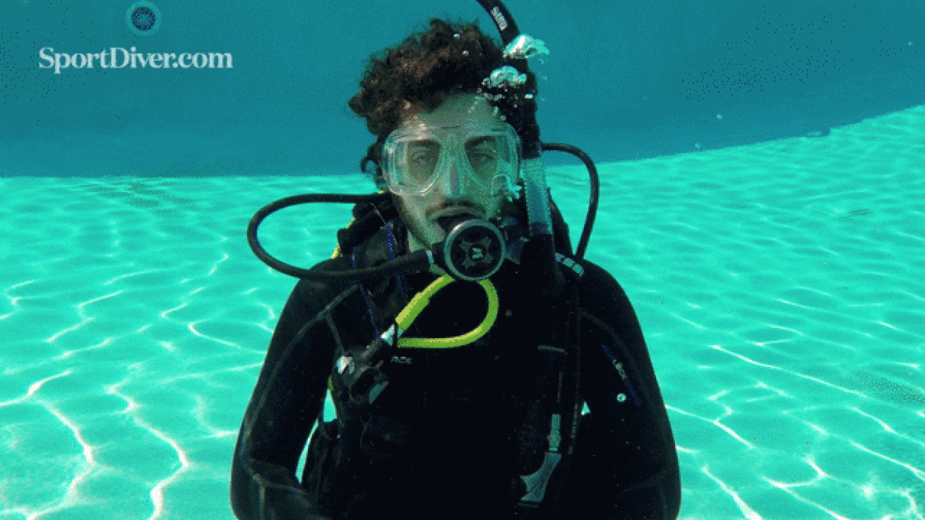 scuba hand signals out of air