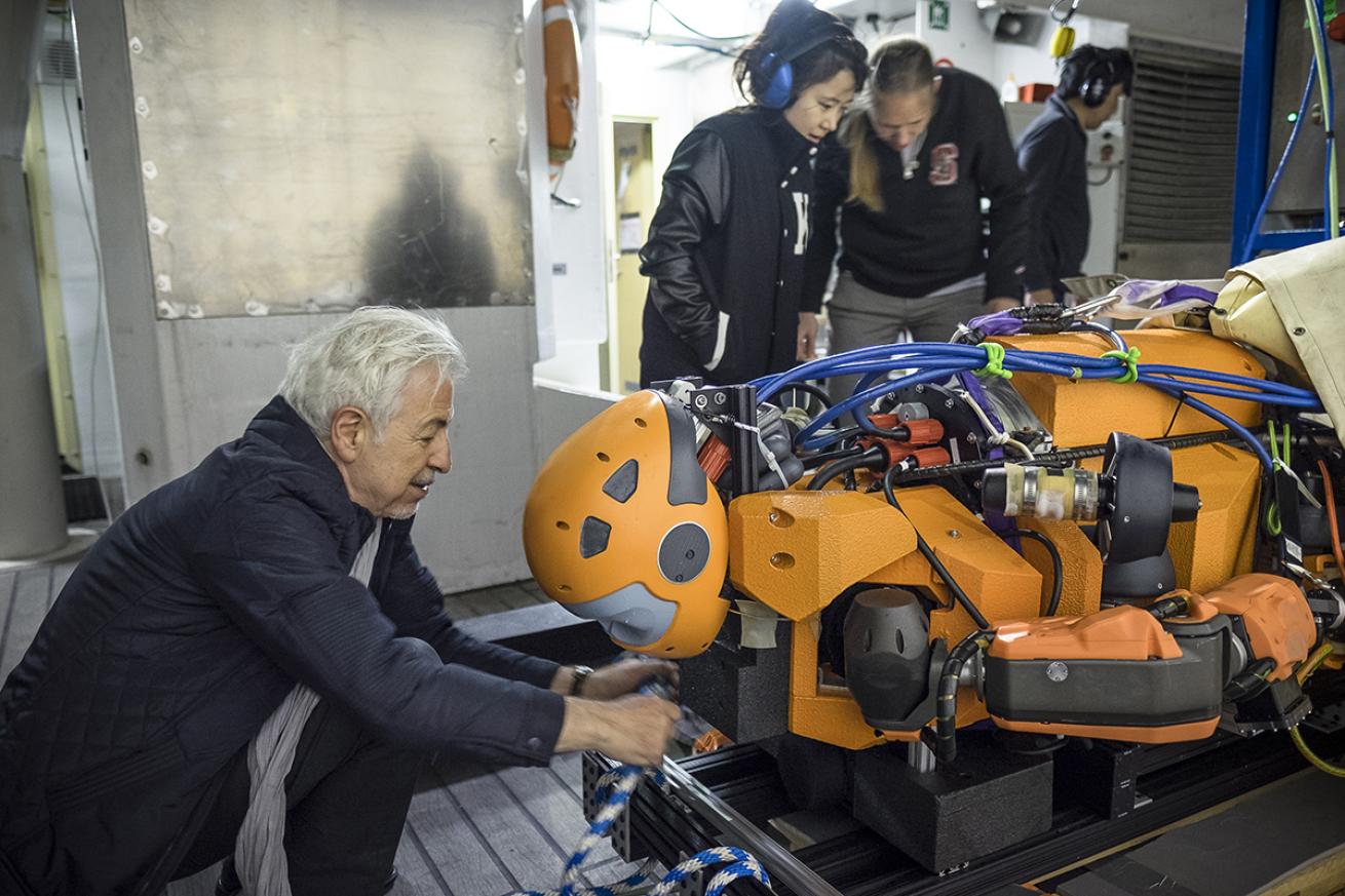 OceanOne scuba diving robot