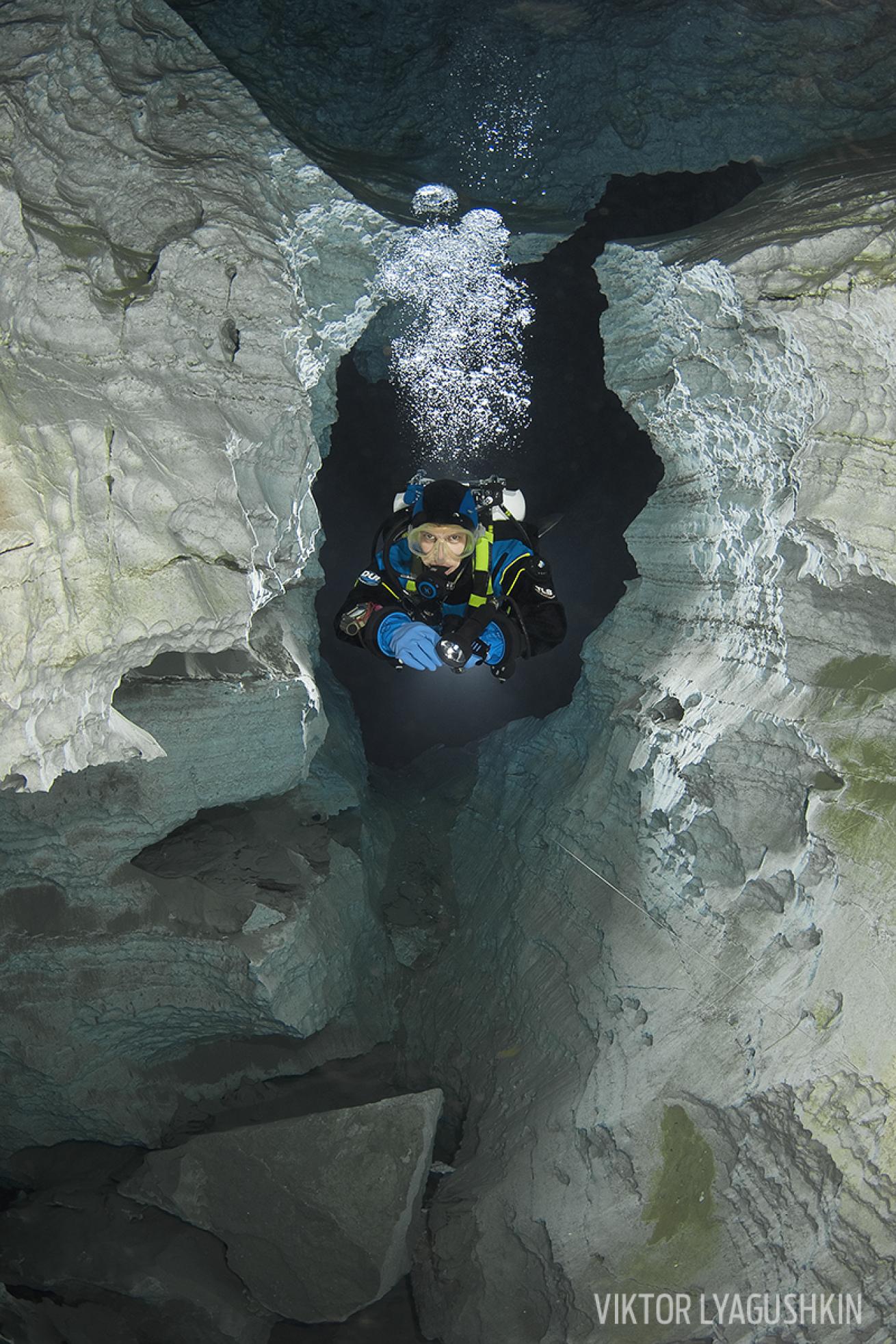 scuba diving in caves