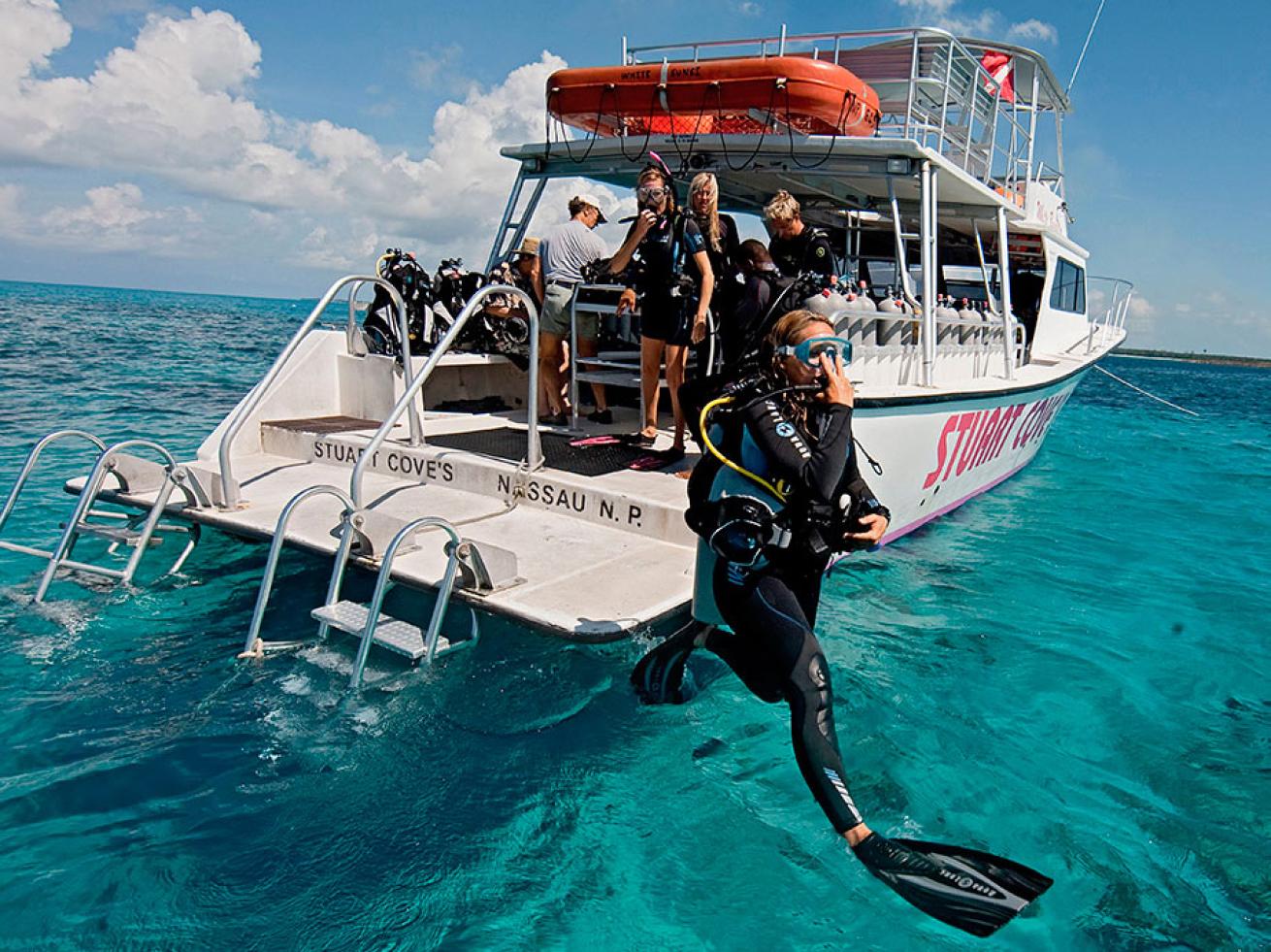 Best scuba diving gear for traveling divers.